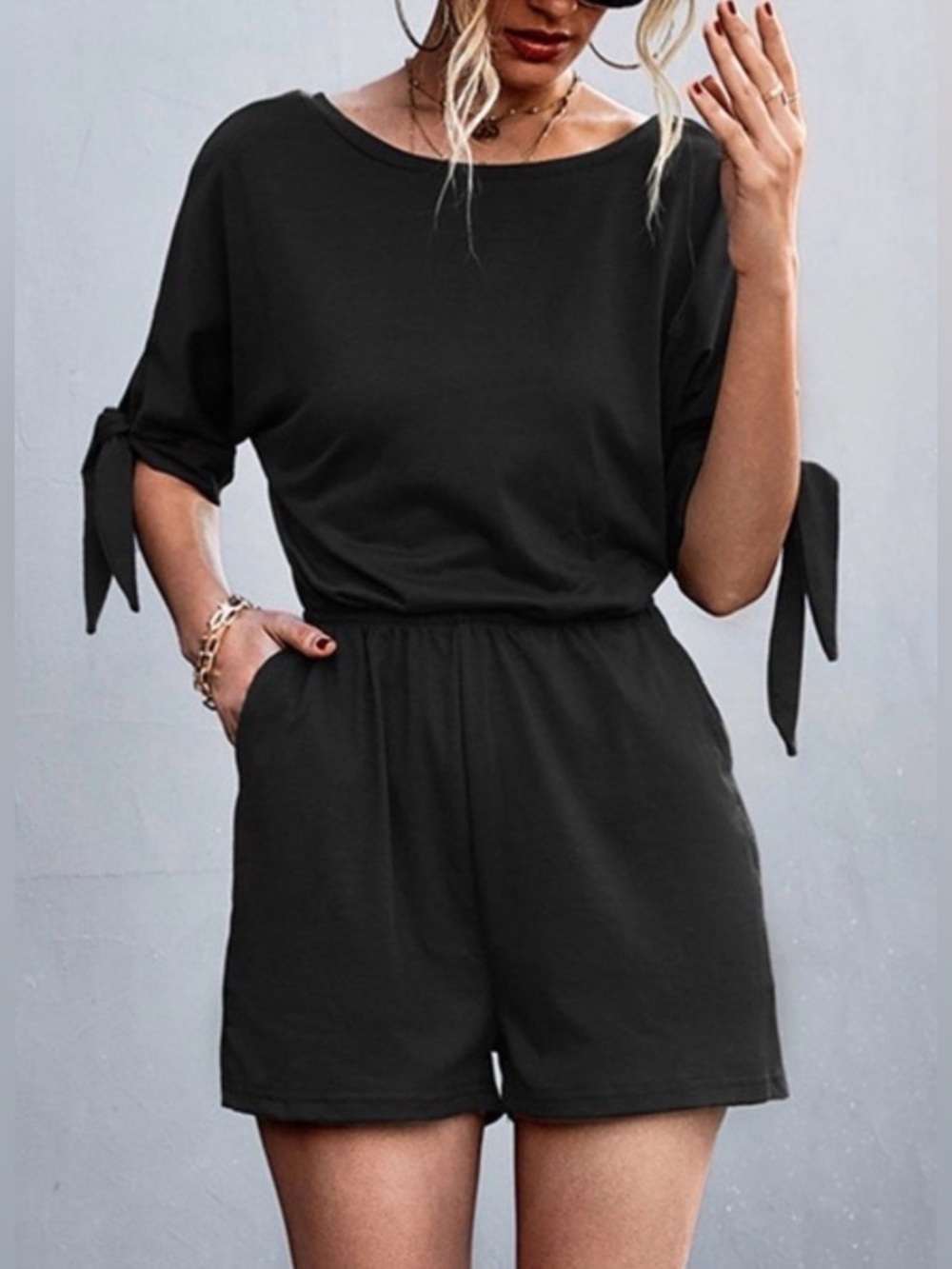 Vince Camuto Stretchy Black Romper
Size M Very GUC